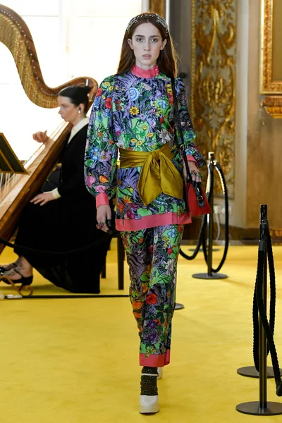 Look 80